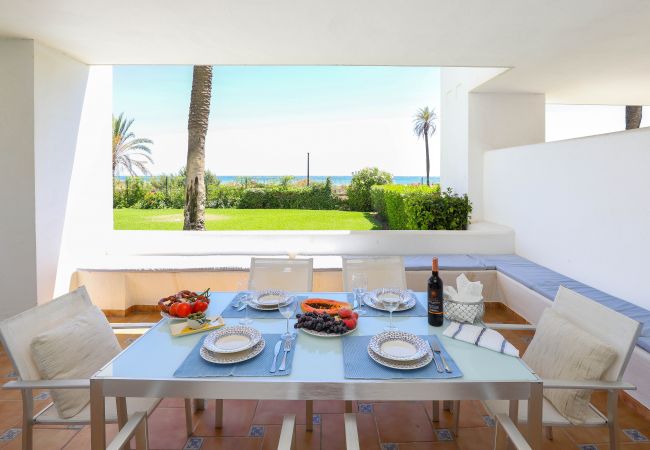 Apartment in Marbella - Beachfront with large garden  - Los Monteros Palm Beach