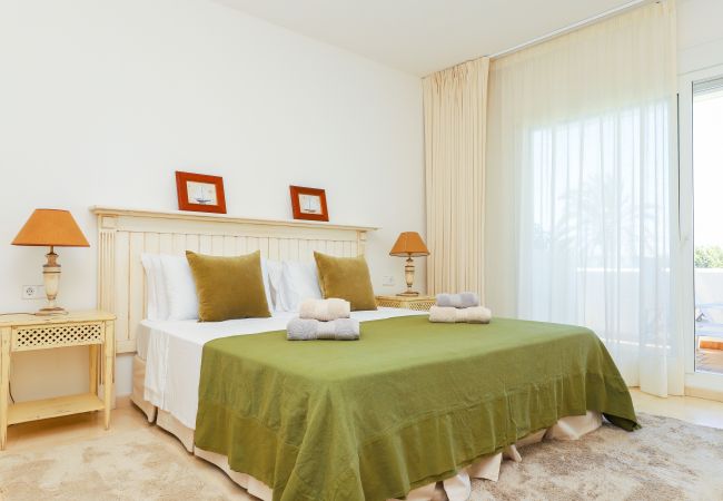 Apartment in Marbella - Beachfront with large garden  - Los Monteros Palm Beach