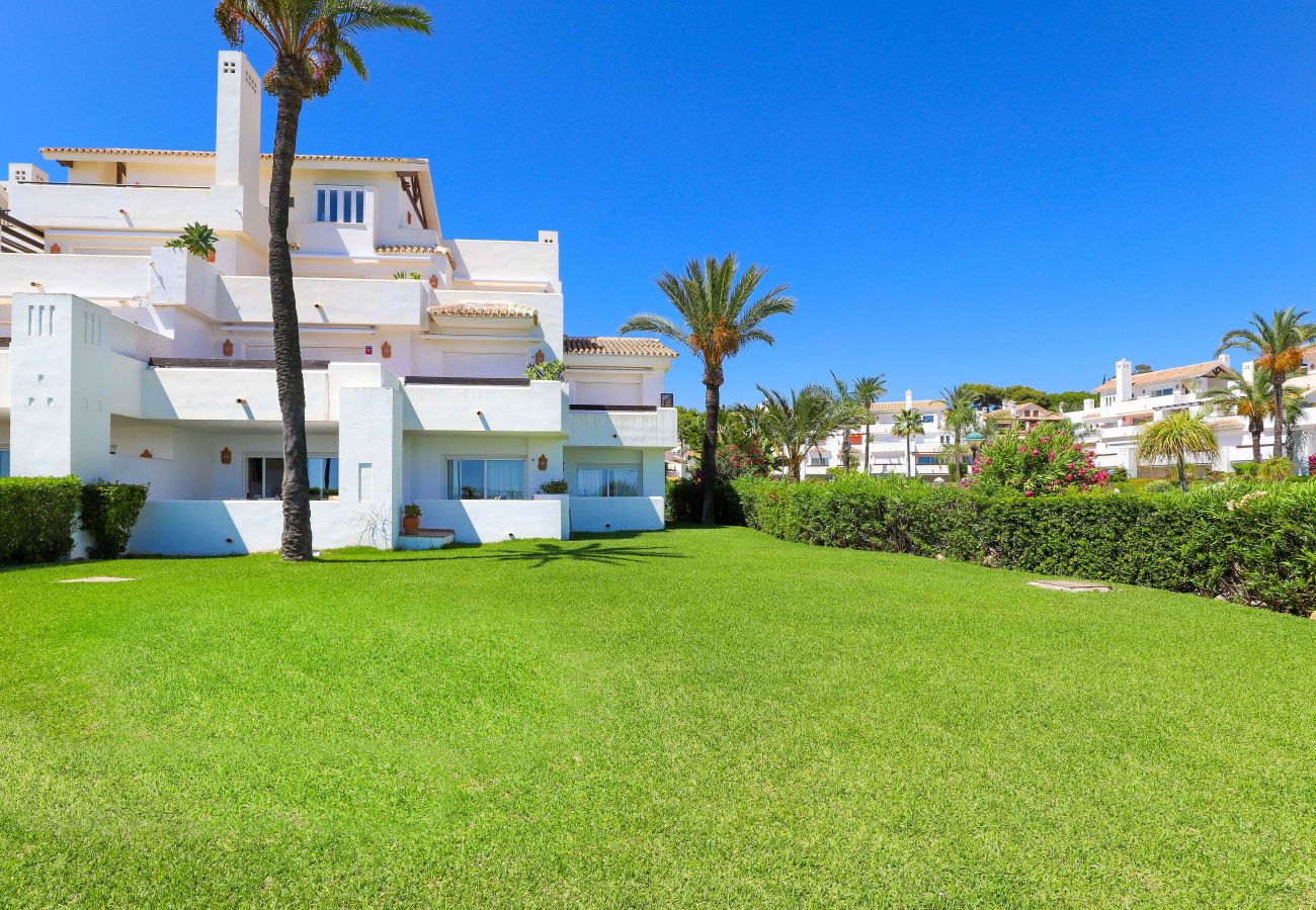 Apartment in Marbella - Beachfront with large garden  - Los Monteros Palm Beach