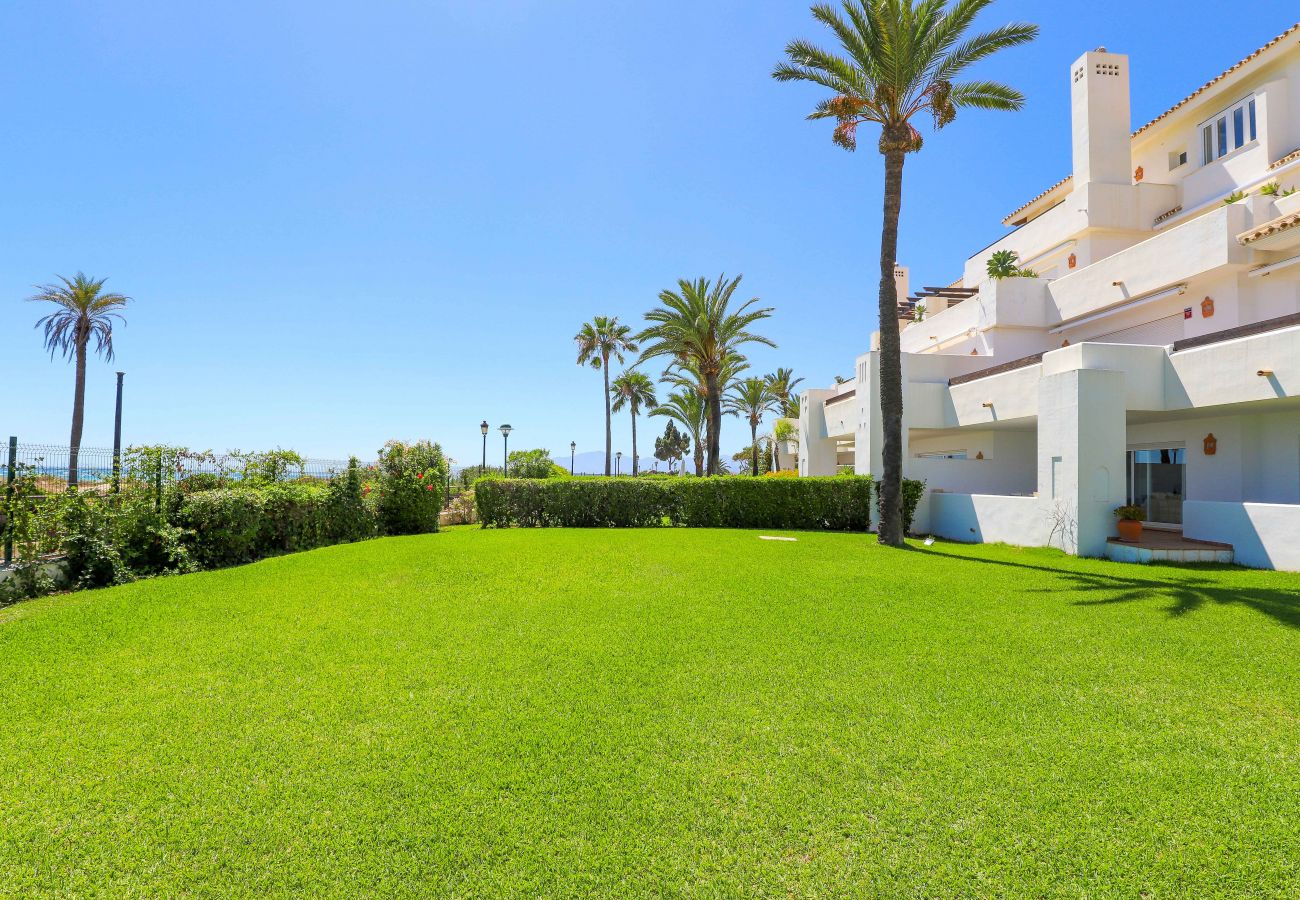 Apartment in Marbella - Beachfront with large garden  - Los Monteros Palm Beach