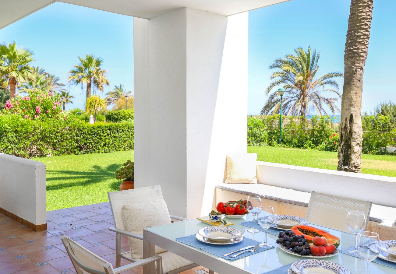 Apartment in Marbella - Beachfront with large garden  - Los Monteros Palm Beach