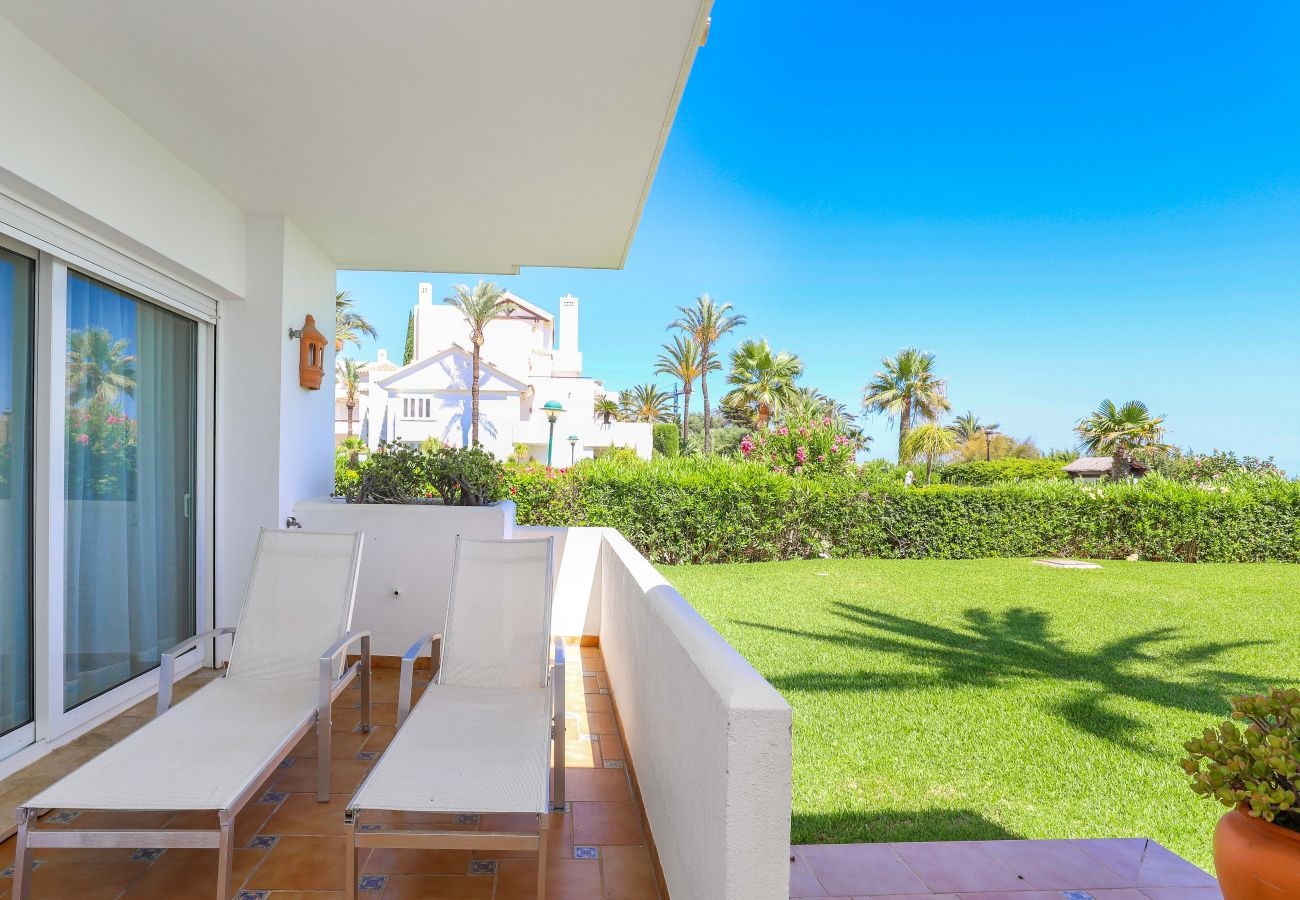 Apartment in Marbella - Beachfront with large garden  - Los Monteros Palm Beach