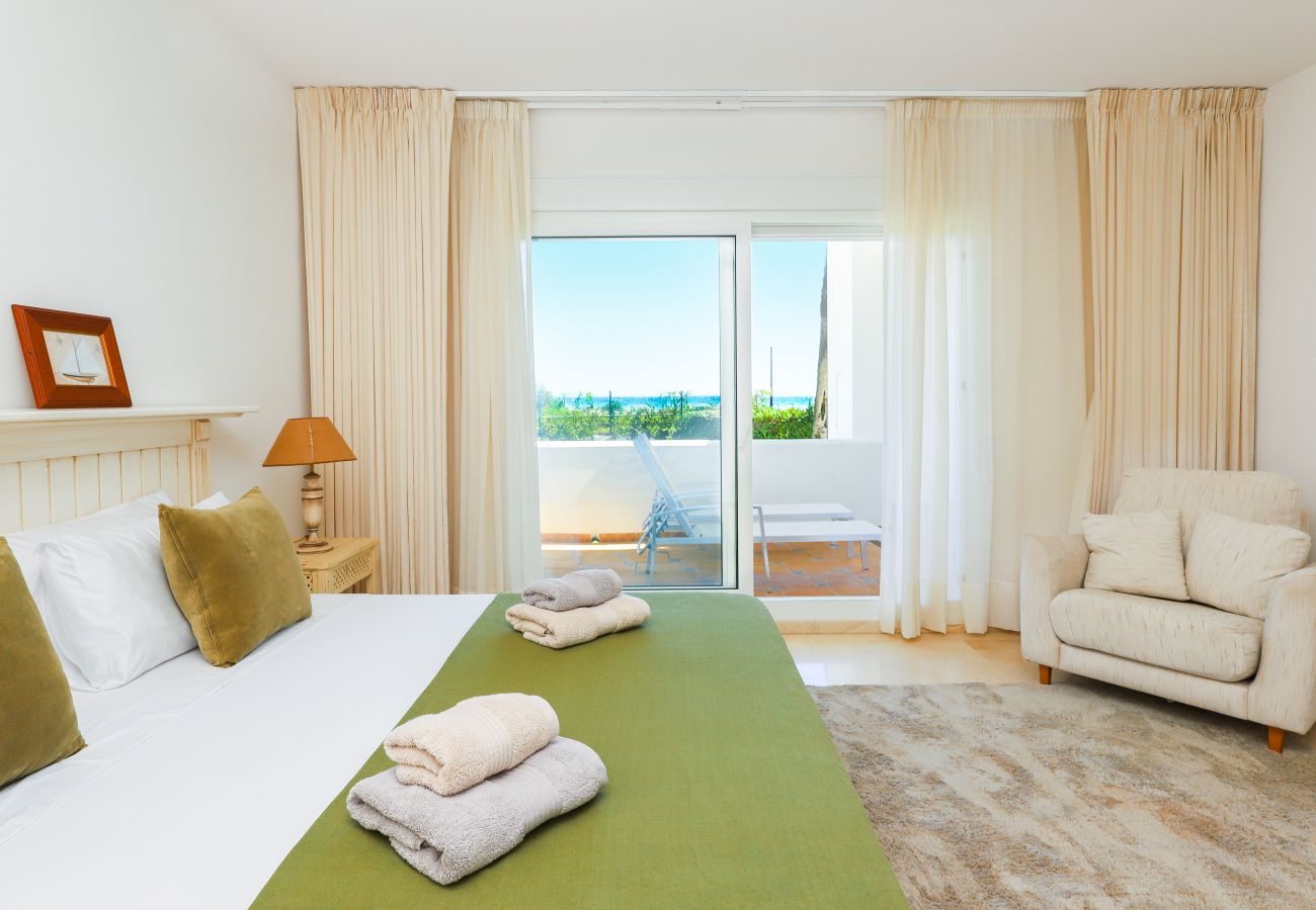 Apartment in Marbella - Beachfront with large garden  - Los Monteros Palm Beach