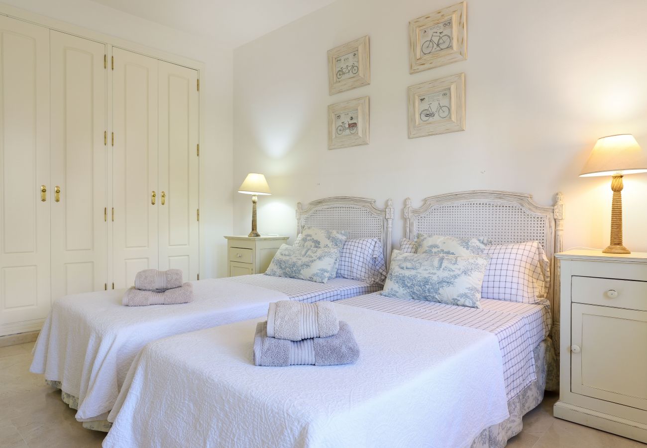 Apartment in Marbella - Beachfront with large garden  - Los Monteros Palm Beach