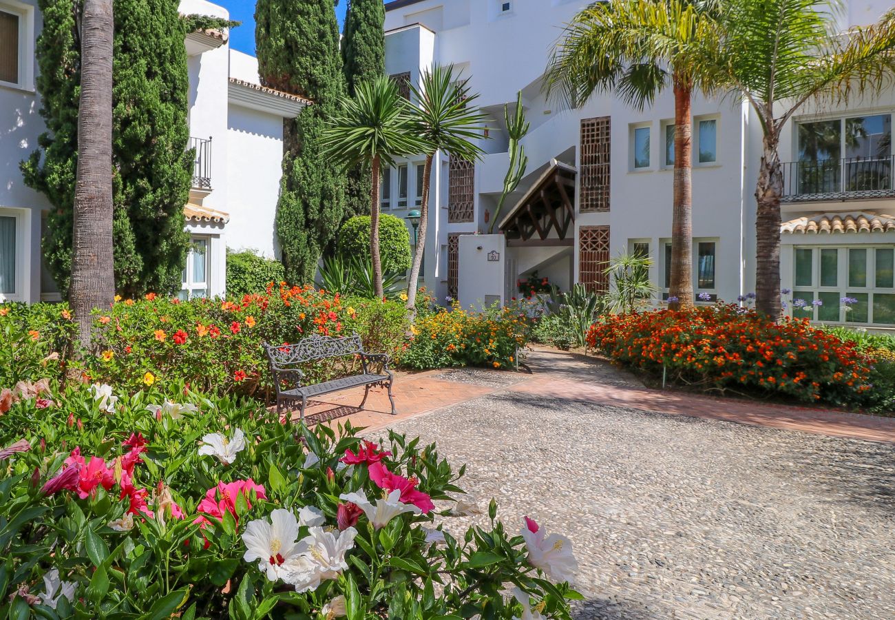 Apartment in Marbella - Beachfront with large garden  - Los Monteros Palm Beach