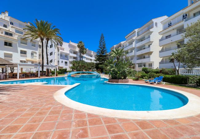Apartment in Marbella - Luxury apartment with pool view - Playa Real beachfront