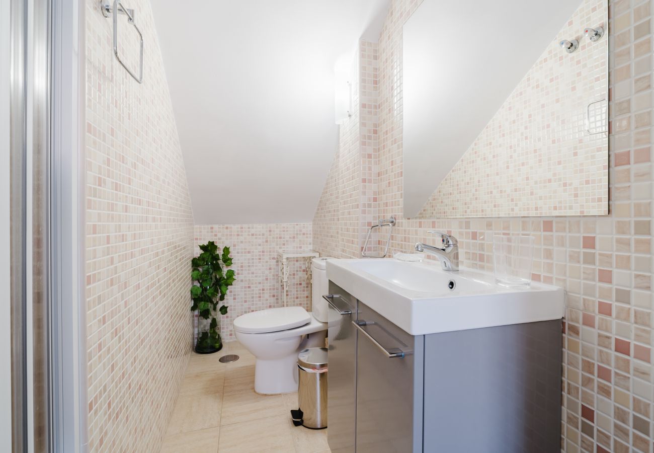 Terraced House in Marbella - Sunny Marbella Townhouse with Terraces, Pool & Hotel Amenities