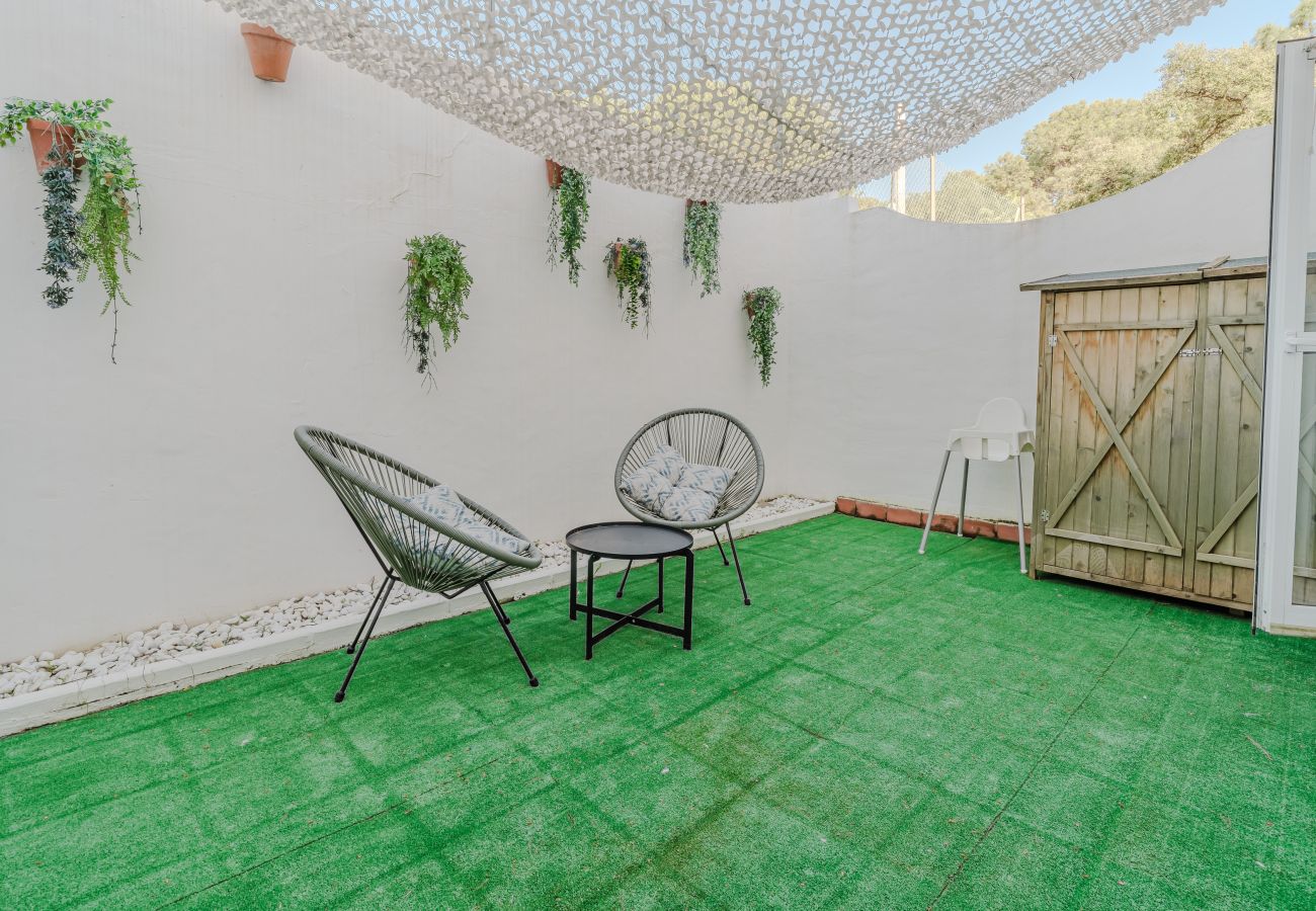 Terraced House in Marbella - Sunny Marbella Townhouse with Terraces, Pool & Hotel Amenities