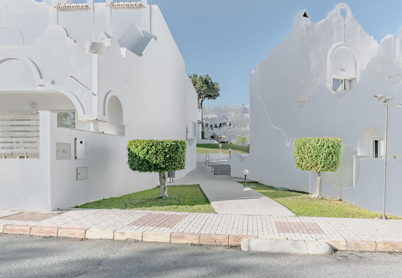 Terraced House in Marbella - Sunny Marbella Townhouse with Terraces, Pool & Hotel Amenities