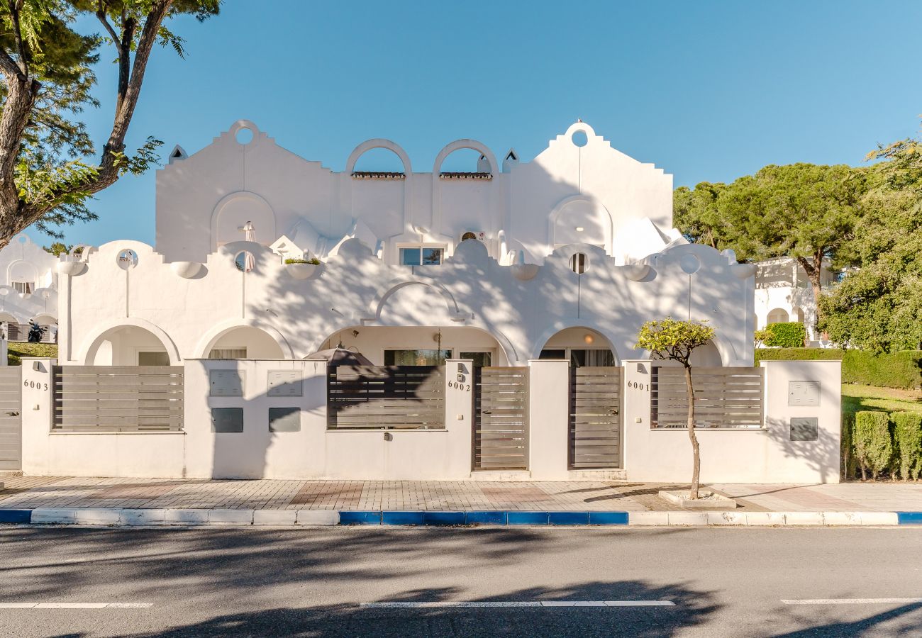 Terraced House in Marbella - Sunny Marbella Townhouse with Terraces, Pool & Hotel Amenities
