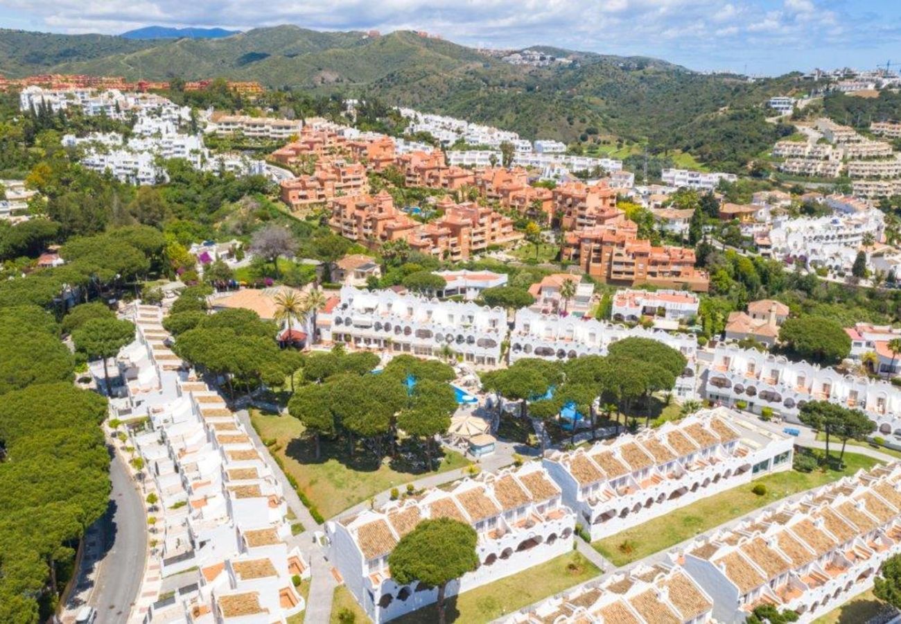 Terraced House in Marbella - Sunny Marbella Townhouse with Terraces, Pool & Hotel Amenities