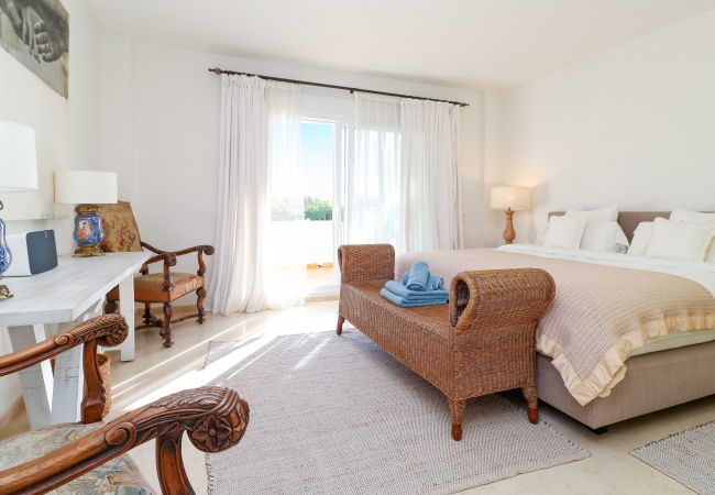 Апартаменты на Марбелья / Marbella - Frontline beach apartment -Los Monteros Palm Beach