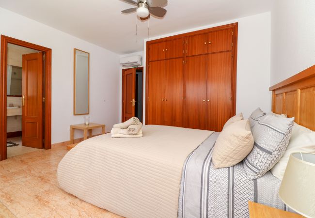 Таунхаус на La Cala de Mijas - La Cala townhouse, beach 400 m, roof terrace, BBQ Таунхаус на La Cala de Mijas - La Cala townhouse, beach 400 m, roof terrace, BBQ