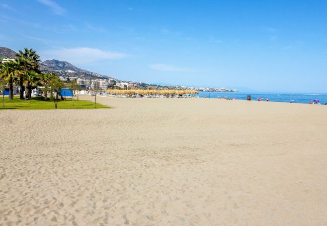 Квартира-студия на Фуэнхирола / Fuengirola - Los Boliches studio with sea views by the beach