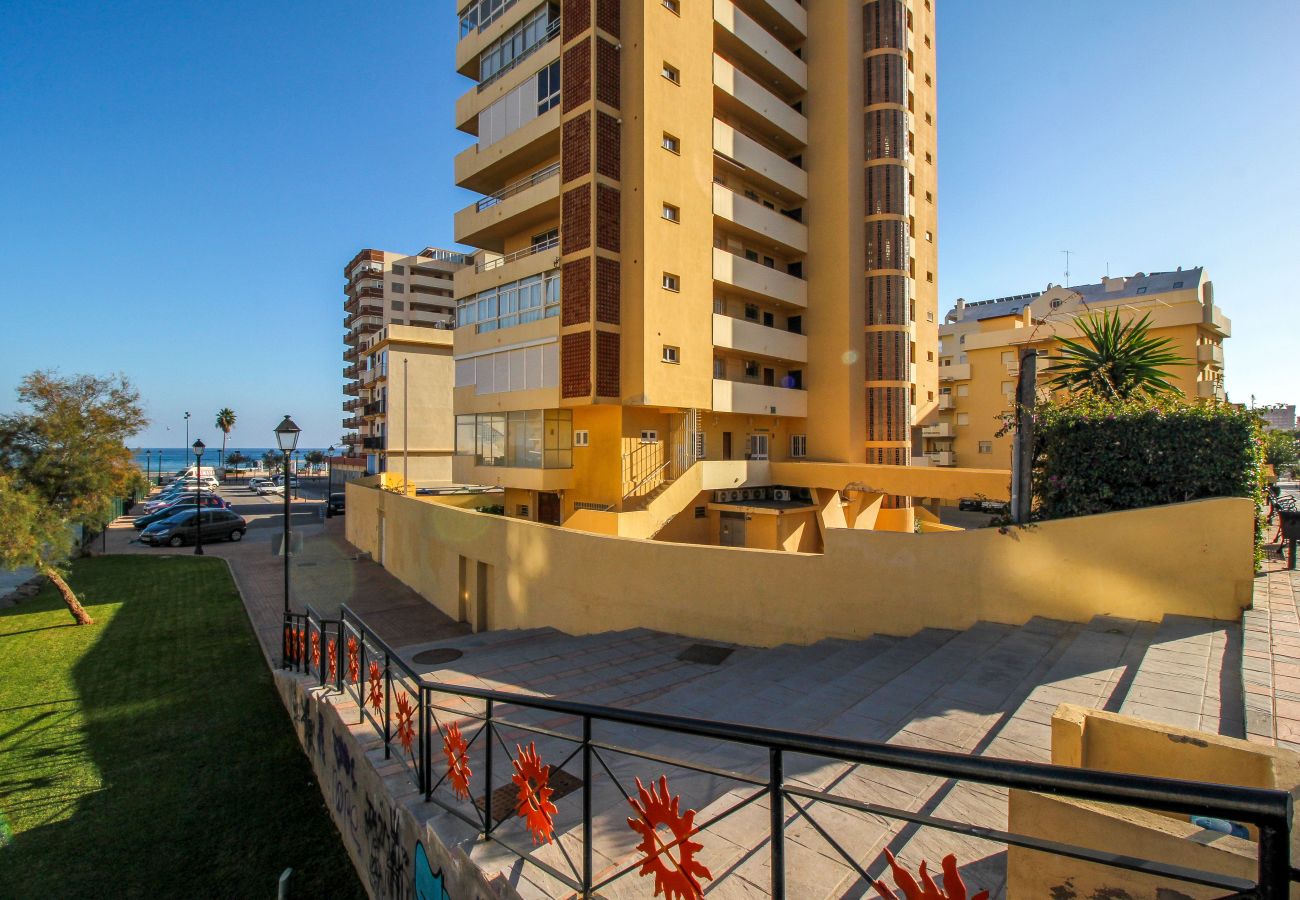 Квартира-студия на Фуэнхирола / Fuengirola - Los Boliches studio with sea views by the beach