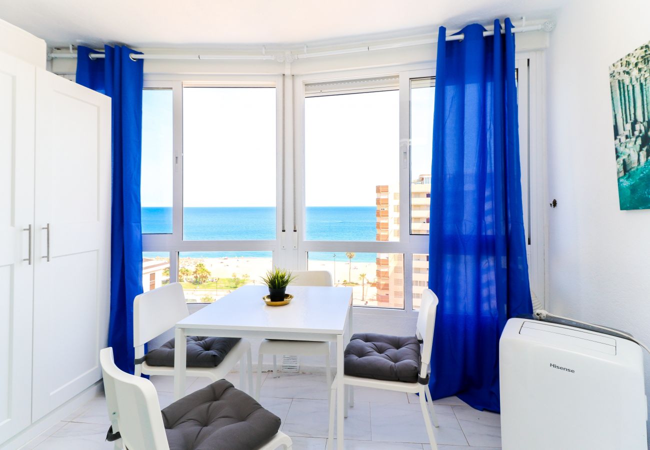 Квартира-студия на Фуэнхирола / Fuengirola - Los Boliches studio with sea views by the beach