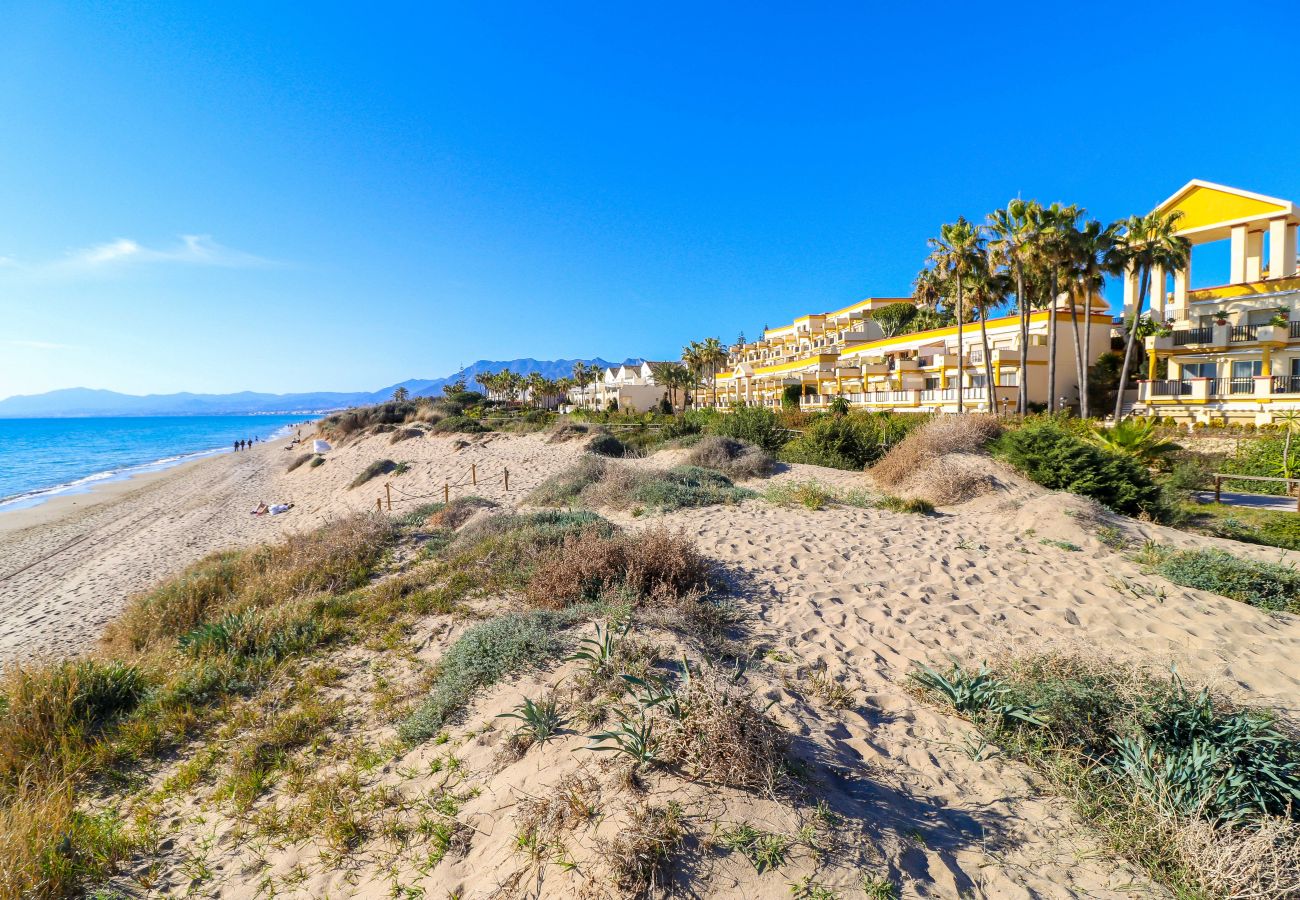 Квартира-студия на Марбелья / Marbella - Deluxe studio with huge terrace - Romana Playa beachfront