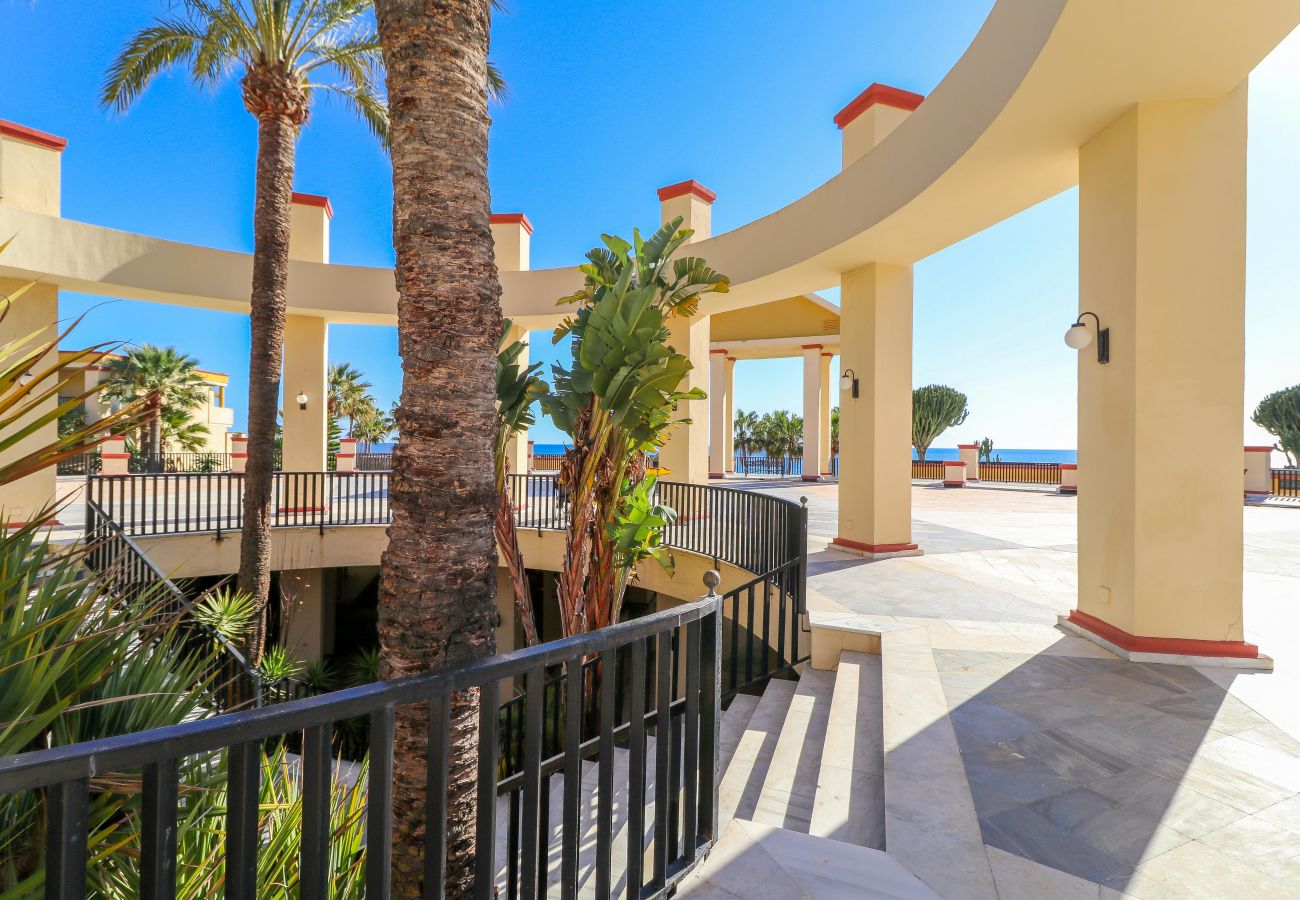 Квартира-студия на Марбелья / Marbella - Deluxe studio with huge terrace - Romana Playa beachfront