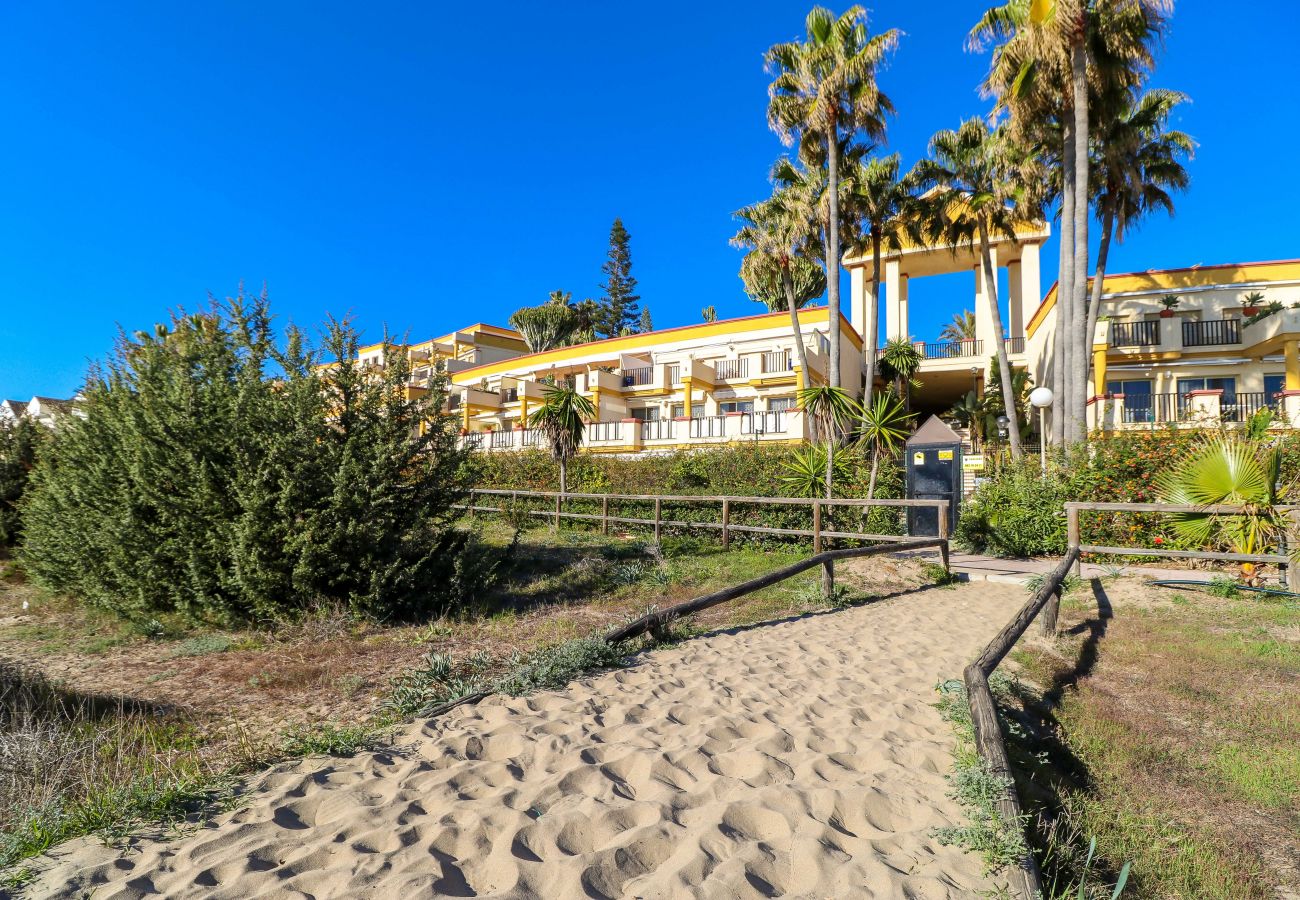 Квартира-студия на Марбелья / Marbella - Deluxe studio with huge terrace - Romana Playa beachfront