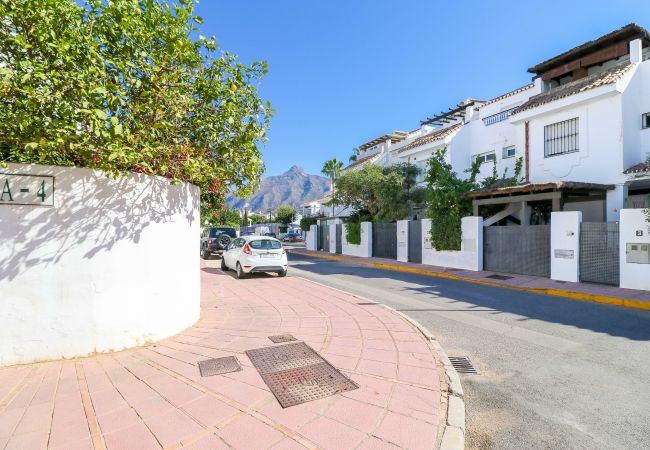 Таунхаус на Марбелья / Marbella - Los Naranjos Marbella townhouse