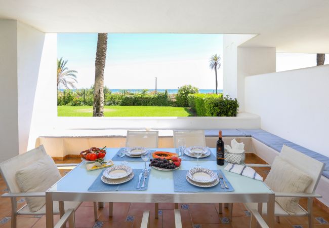 Апартаменты на Marbella - Beachfront with large garden  - Los Monteros Palm Beach Апартаменты на Marbella - Beachfront with large garden  - Los Monteros Palm Beach