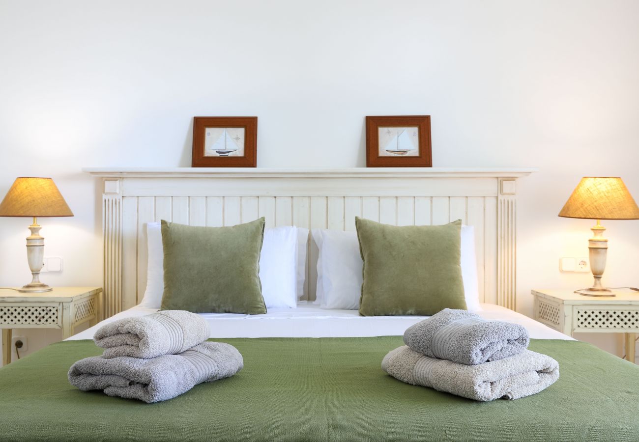Апартаменты на Марбелья / Marbella - Beachfront with large garden  - Los Monteros Palm Beach