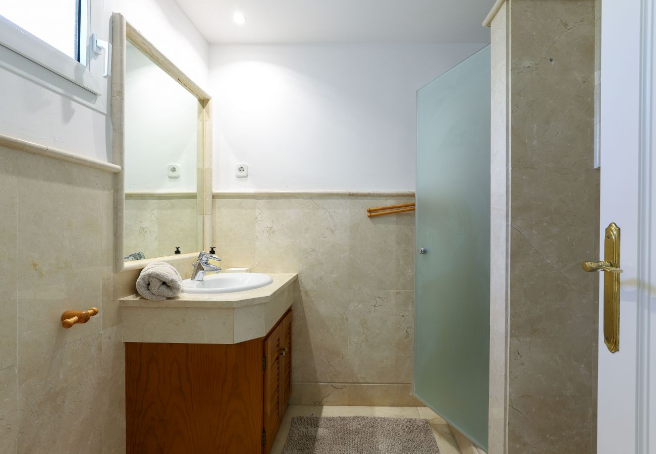 Апартаменты на Марбелья / Marbella - Beachfront with large garden  - Los Monteros Palm Beach