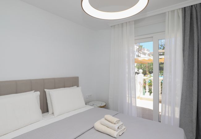 Апартаменты на Marbella - Playa Real beachfront with pool view Апартаменты на Marbella - Playa Real beachfront with pool view