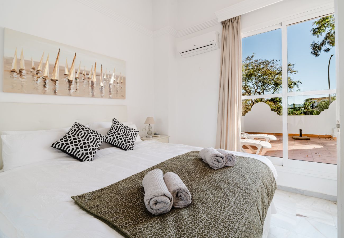 Таунхаус на Марбелья / Marbella - Sunny Marbella Townhouse with Terraces, Pool & Hotel Amenities