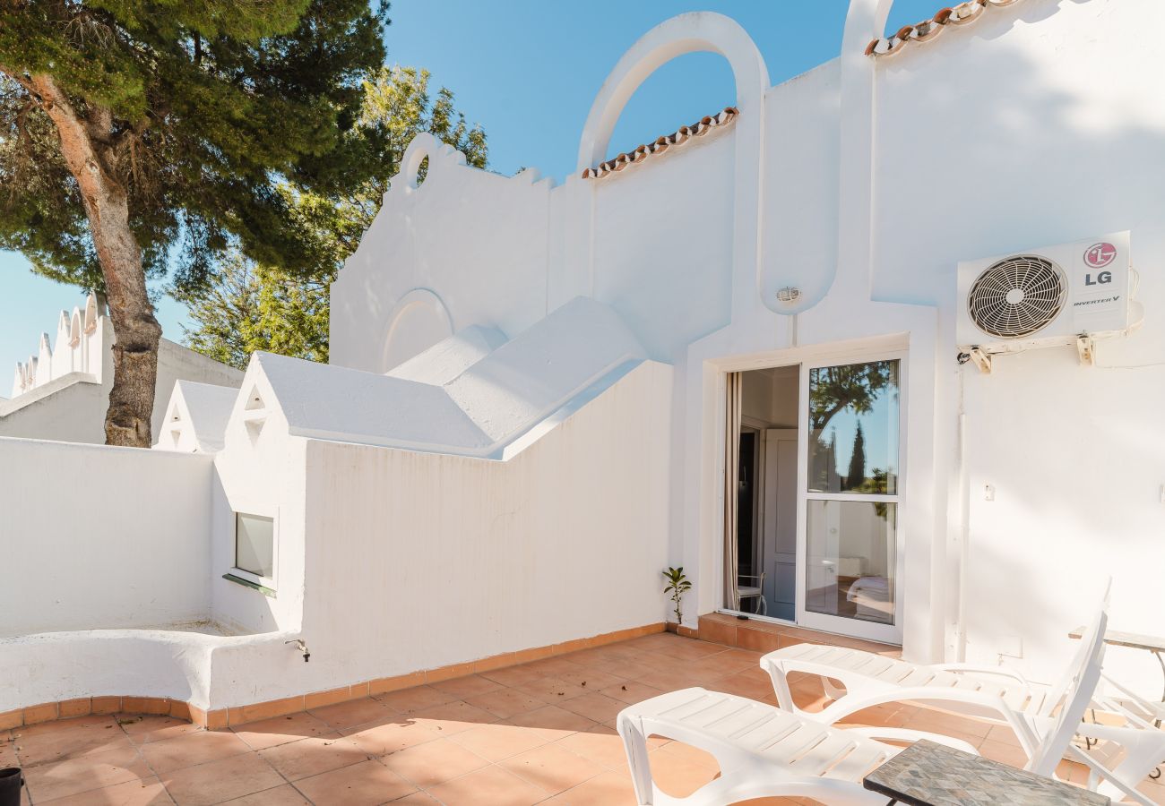 Таунхаус на Марбелья / Marbella - Sunny Marbella Townhouse with Terraces, Pool & Hotel Amenities