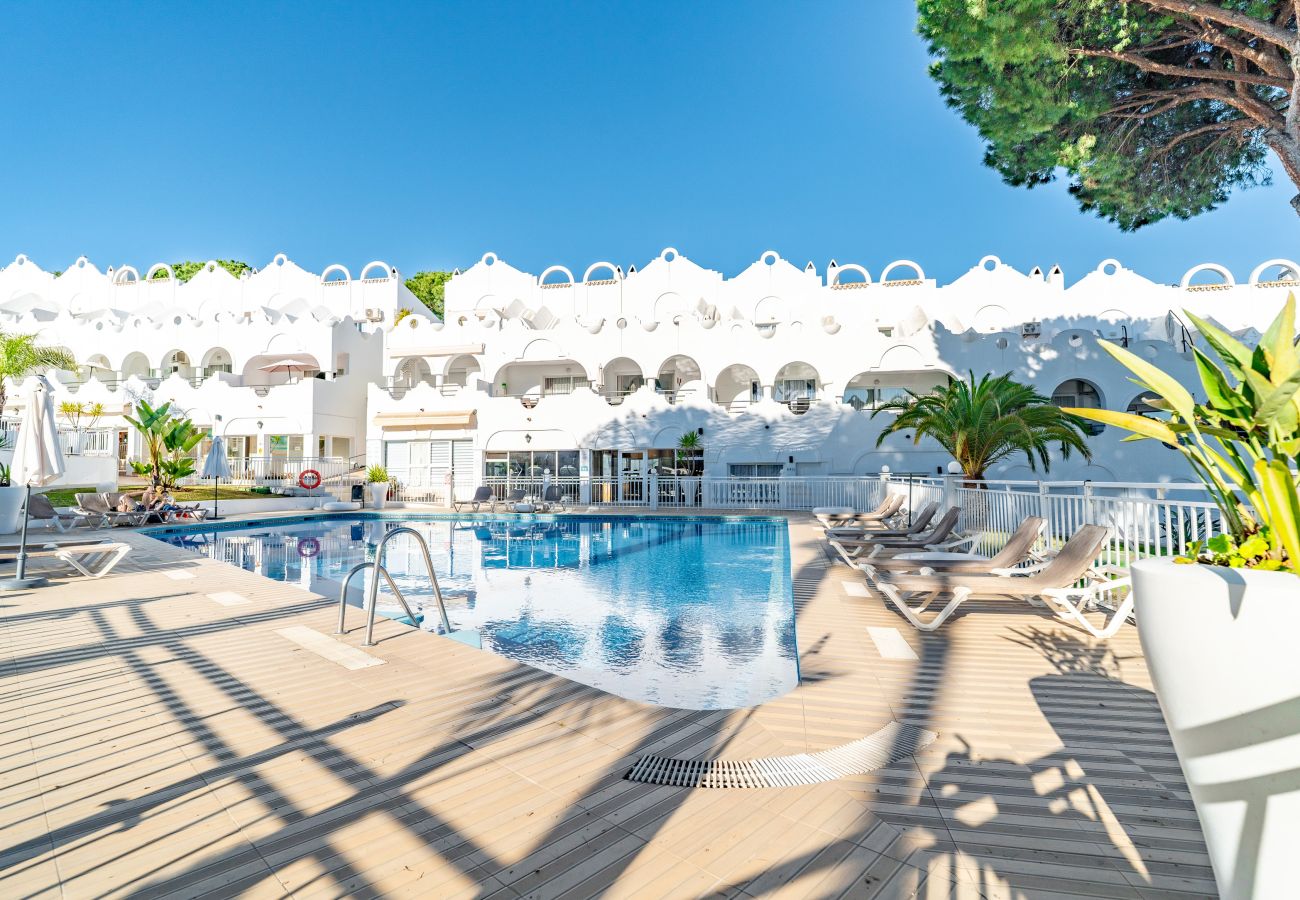 Таунхаус на Марбелья / Marbella - Sunny Marbella Townhouse with Terraces, Pool & Hotel Amenities