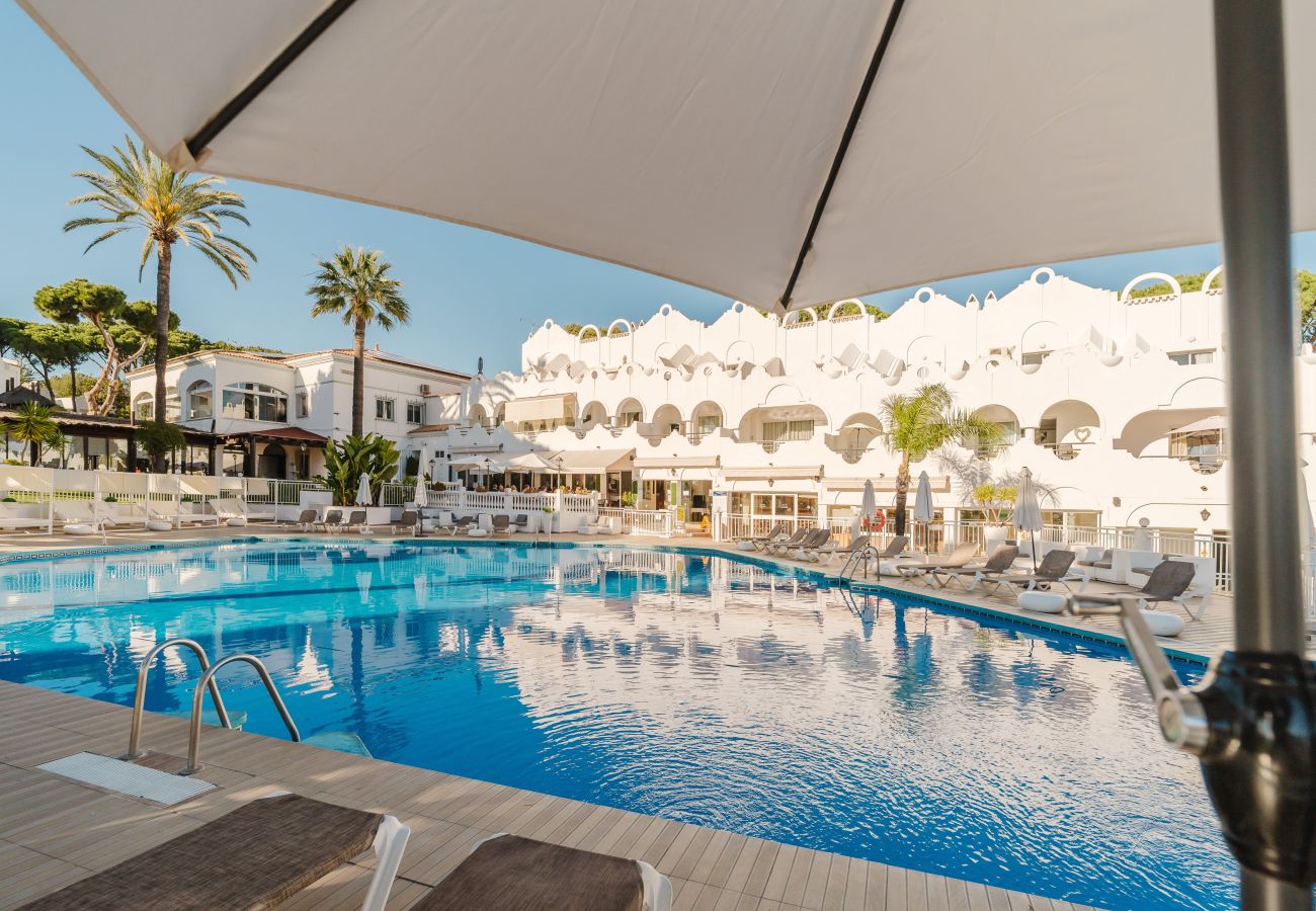 Таунхаус на Марбелья / Marbella - Sunny Marbella Townhouse with Terraces, Pool & Hotel Amenities