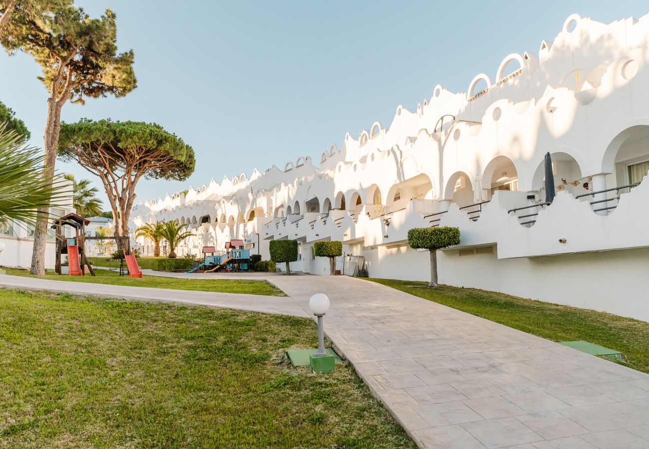 Таунхаус на Марбелья / Marbella - Sunny Marbella Townhouse with Terraces, Pool & Hotel Amenities